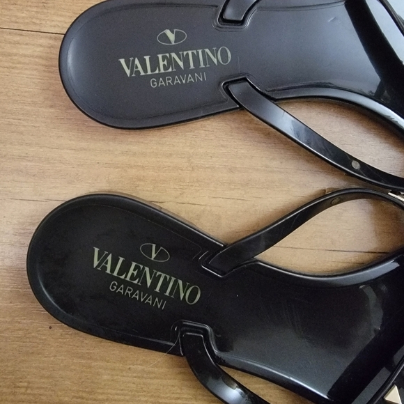 Valentino Garavani Rockstud Rubber PVC Sandals - Picture 7 of 16